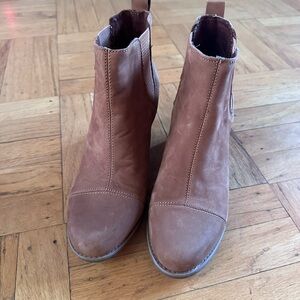 Toms Classic Brown Ankle Booties sz 8